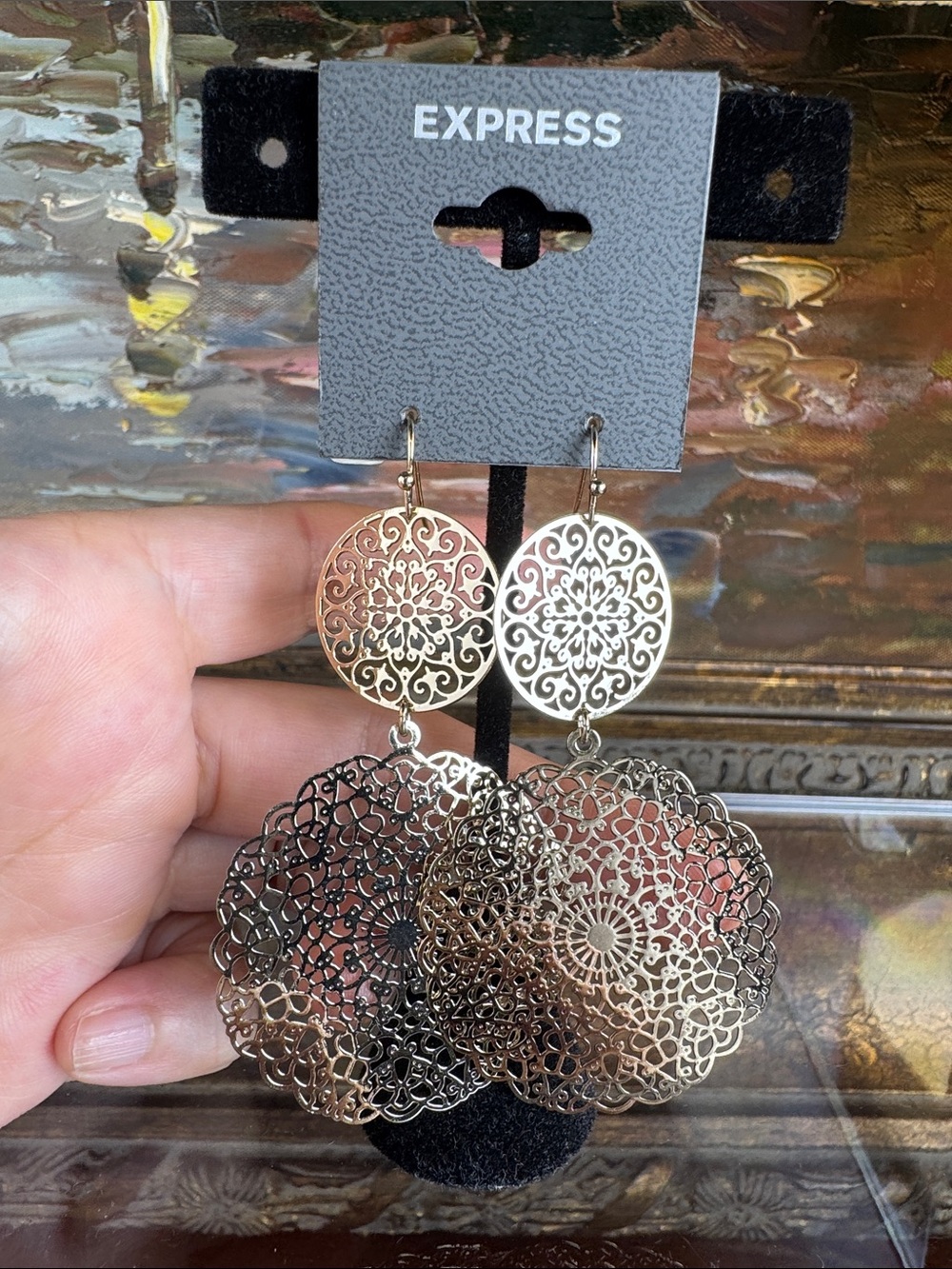 0572-Express Gold Filigree Drop Earrings - Elegant Gold Tone‎
